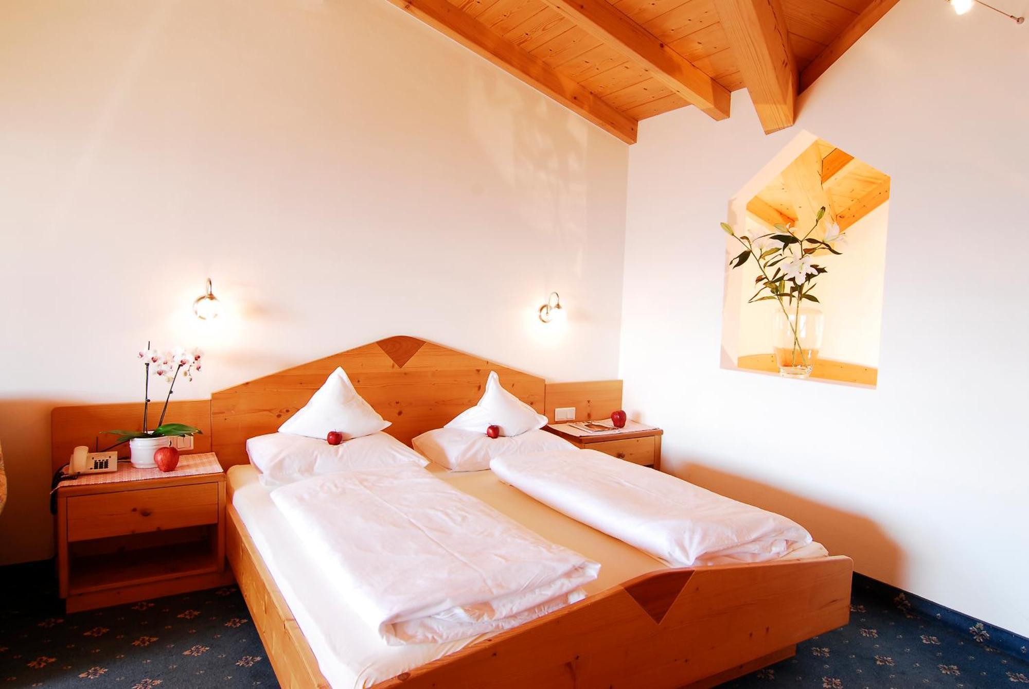 Small Hotel Sonne Тіроло Екстер'єр фото